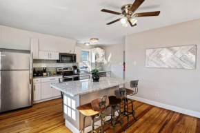Spacious 3BR W/Parking 10min Walk To Beach